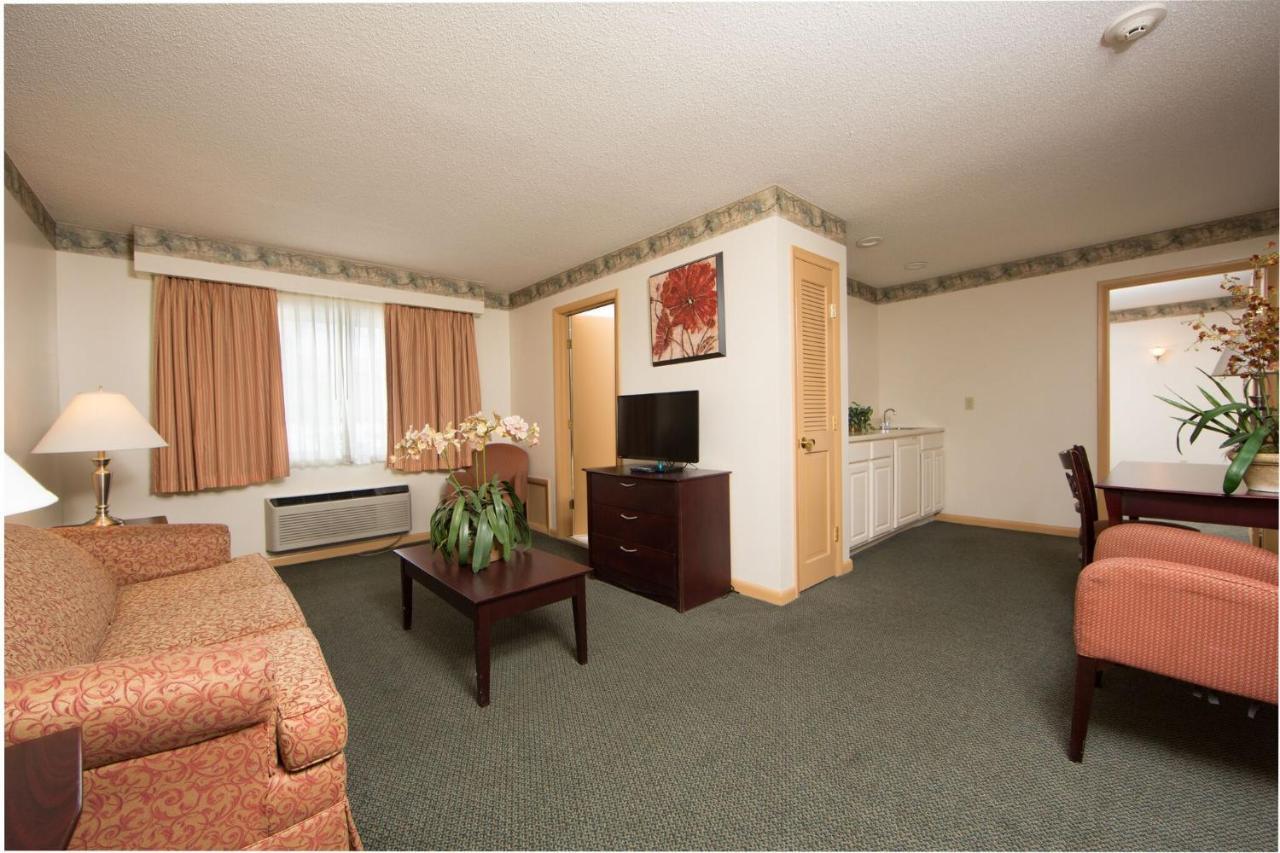 One Room Suite,932772919:JPEG