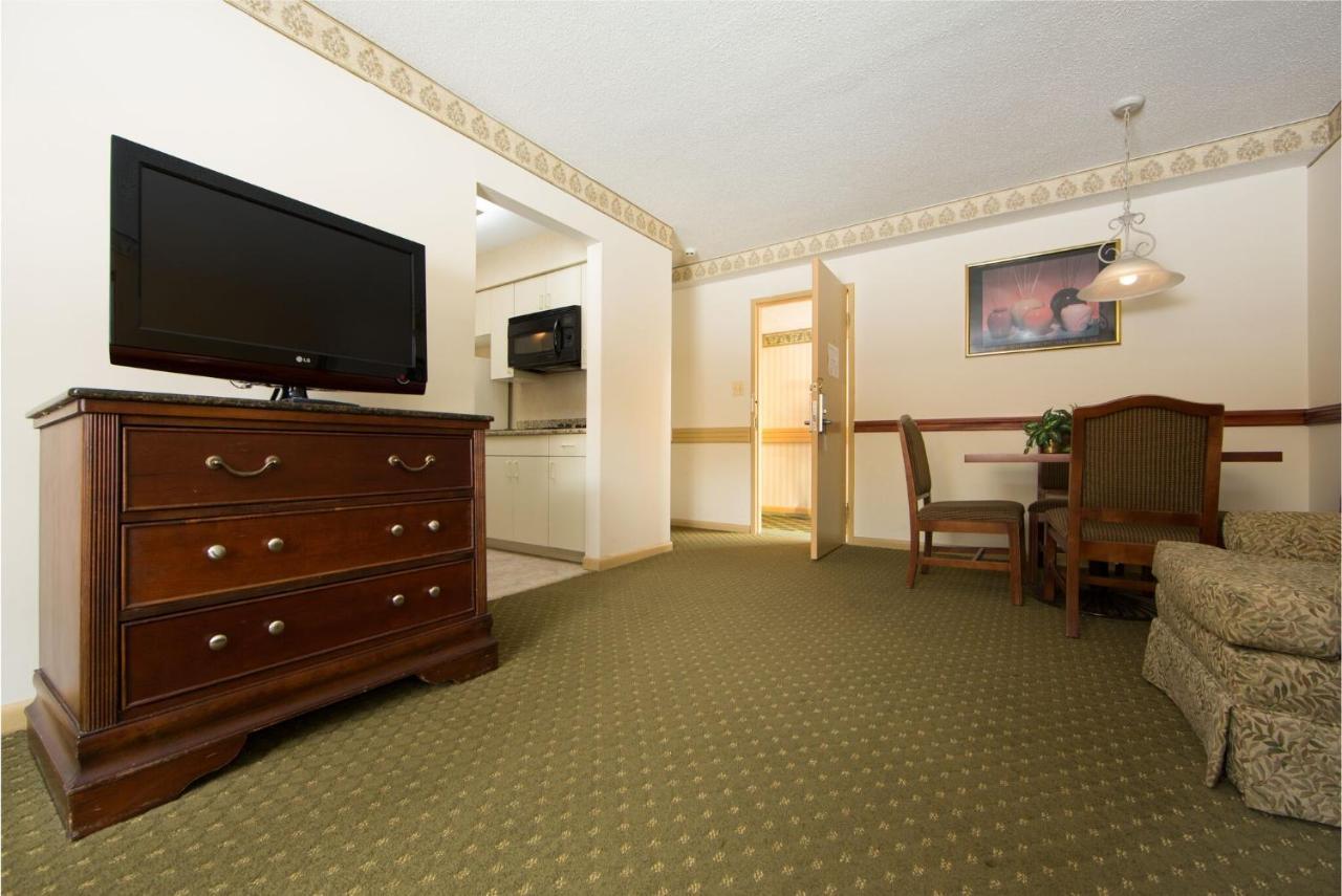 One-Bedroom Suite,932778034:JPEG